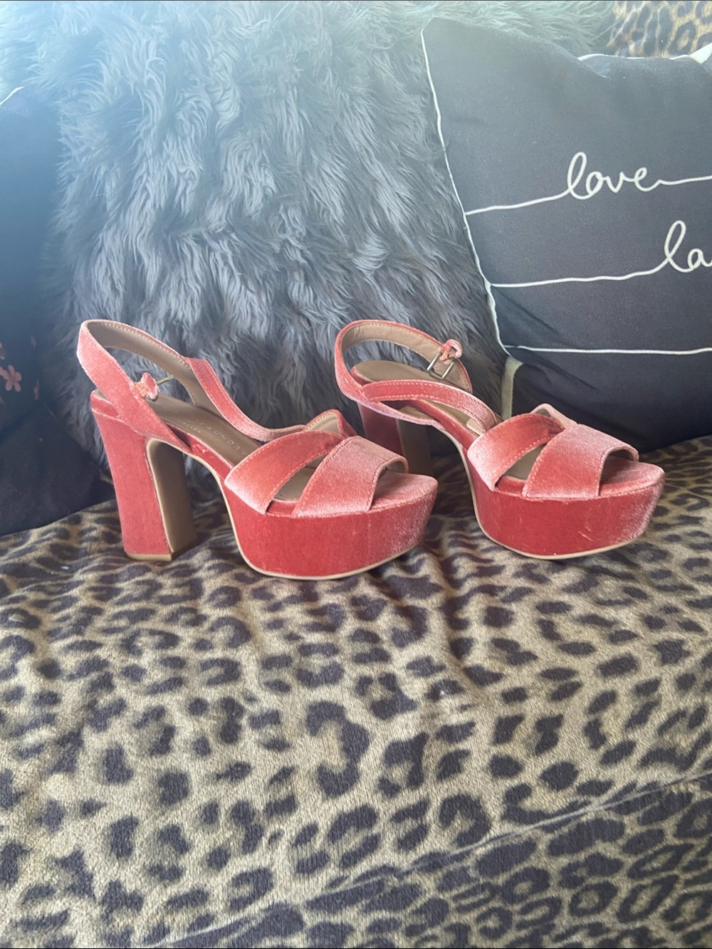Chinese Laundry Velvet Platform Sandals in Dusty Rose